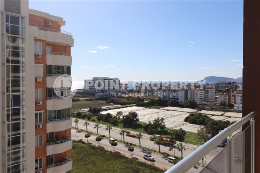 Small modern apartment on the 8th floor with panoramic views of the city and sea.-id-4021-photo-9