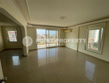 Spacious 2+1 apartment 200 meters from the beach and promenade. Suitable for obtaining a residence permit.-id-4027-photo-2