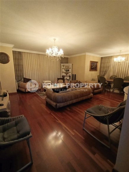 Spacious five-room apartment on the very shore of the Mediterranean Sea, the center of Alanya-id-4038-photo-1