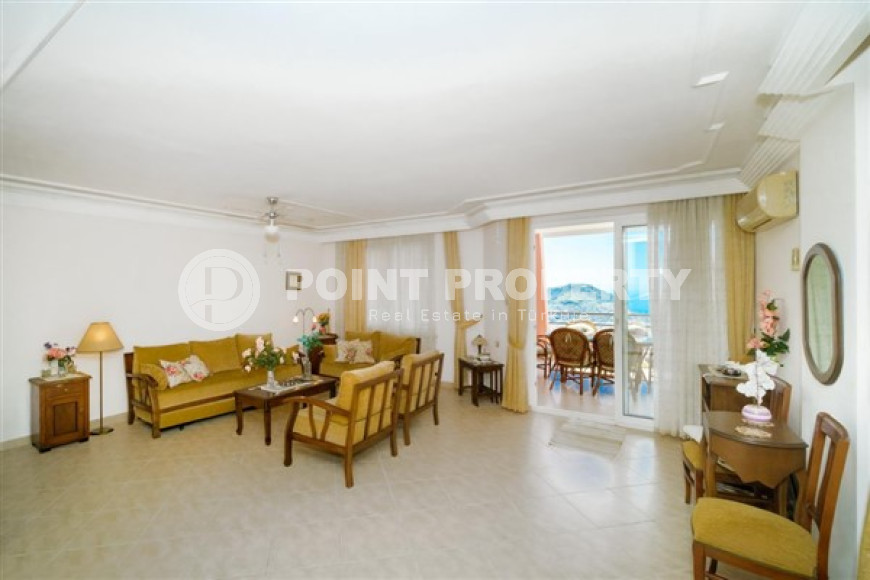 Spacious, bright 3+1 duplex on the 2nd floor with an attic in the prestigious Bektash area.-id-4041-photo-1