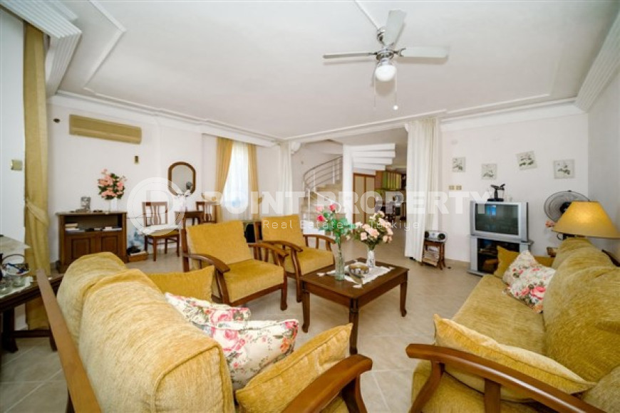 Просторный светлый дуплекс 3+1 на 2-м этаже с мансардой в престижном районе Бекташ.-id-4041-фото-2