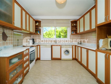 Просторный светлый дуплекс 3+1 на 2-м этаже с мансардой в престижном районе Бекташ.-id-4041-фото-3