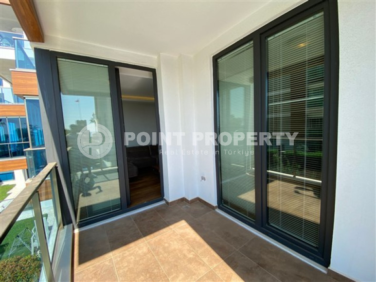 New furnished 1+1 apartment on the first line from the sea in the center of Kestel.-id-4071-photo-4