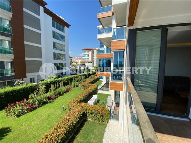 New furnished 1+1 apartment on the first line from the sea in the center of Kestel.-id-4071-photo-5