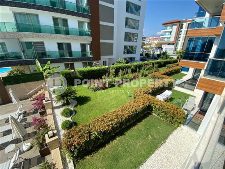 New furnished 1+1 apartment on the first line from the sea in the center of Kestel.-id-4071-photo-6
