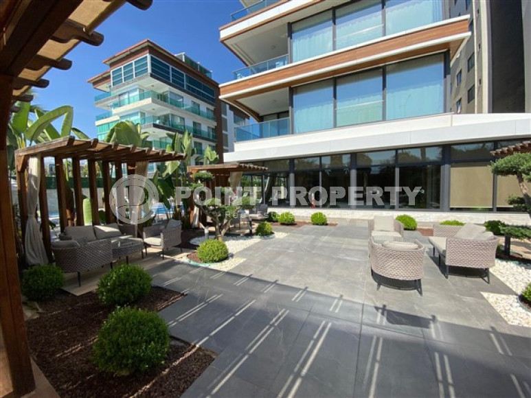 New furnished 1+1 apartment on the first line from the sea in the center of Kestel.-id-4071-photo-7