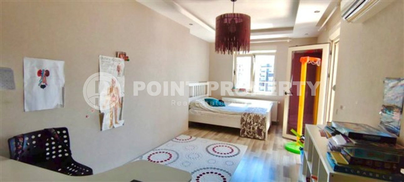 Stylish modern 4+1 apartment on the 9th floor with panoramic views of the city and the sea.-id-4074-photo-4