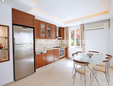 Beautiful bright apartment 2+1, with a total area of 120 m2, on the seashore in the center of Mahmutlar.-id-4095-photo-3