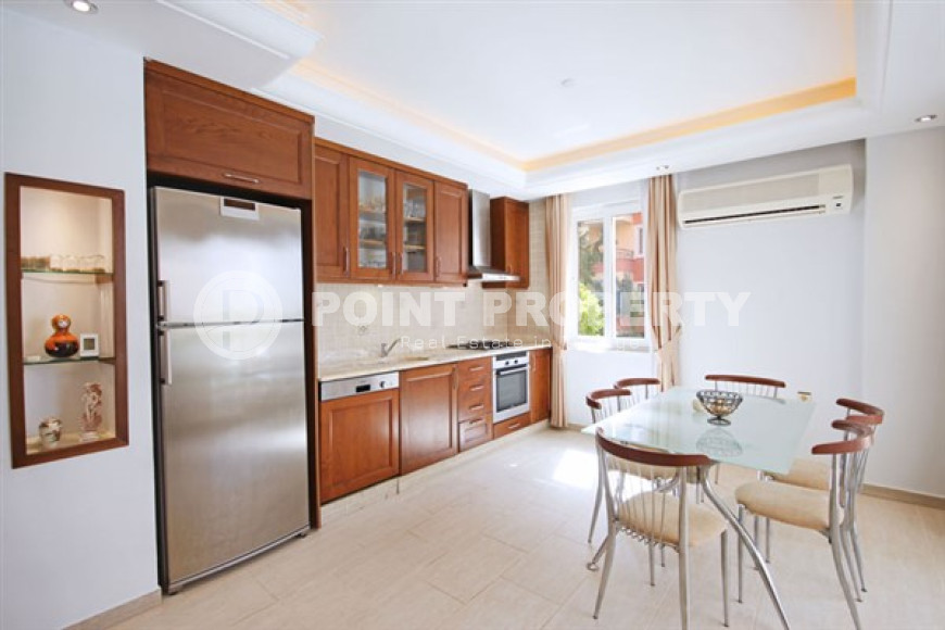 Beautiful bright apartment 2+1, with a total area of 120 m2, on the seashore in the center of Mahmutlar.-id-4095-photo-3