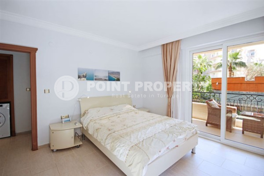 Beautiful bright apartment 2+1, with a total area of 120 m2, on the seashore in the center of Mahmutlar.-id-4095-photo-5