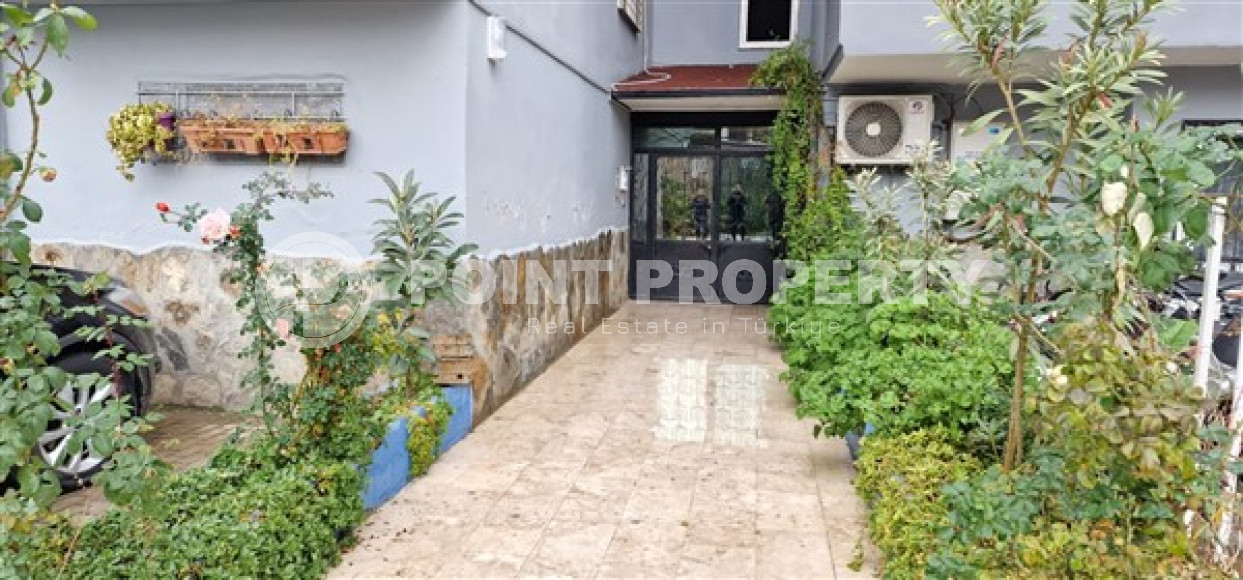 Comfortable three-room apartment 120 m2 on the 3rd floor of a building, Oba district-id-4108-photo-4