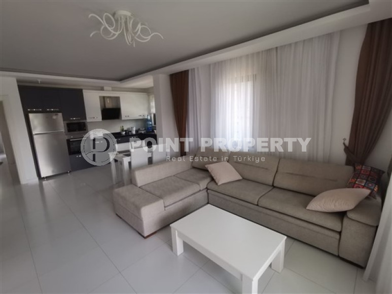 Просторная двухкомнатная квартира с современным дизайном в 700 метрах от моря в прекрасном спокойном районе Каргыджак.-id-4118-фото-2