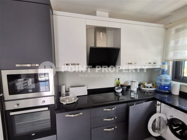 Просторная двухкомнатная квартира с современным дизайном в 700 метрах от моря в прекрасном спокойном районе Каргыджак.-id-4118-фото-3