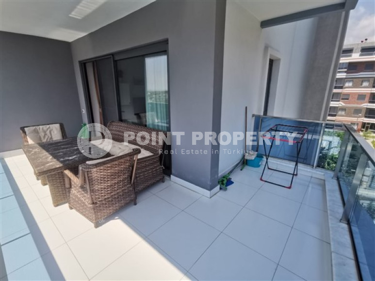 Просторная двухкомнатная квартира с современным дизайном в 700 метрах от моря в прекрасном спокойном районе Каргыджак.-id-4118-фото-10