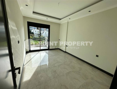 New 1+1 apartment with fine finishing in a luxury residential complex in the comfortable Kargicak area.-id-4121-photo-4