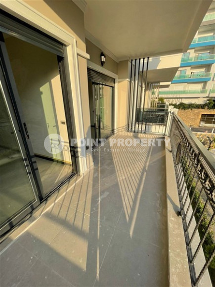 New 1+1 apartment with fine finishing in a luxury residential complex in the comfortable Kargicak area.-id-4121-photo-6