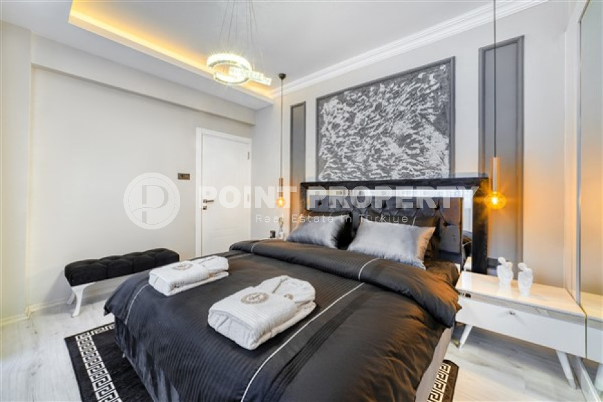 Стильная квартира 3+1 с дизайнерским ремонтом в 50 метрах от пляжа и набережной в популярном районе Махмутлар.-id-4126-фото-5