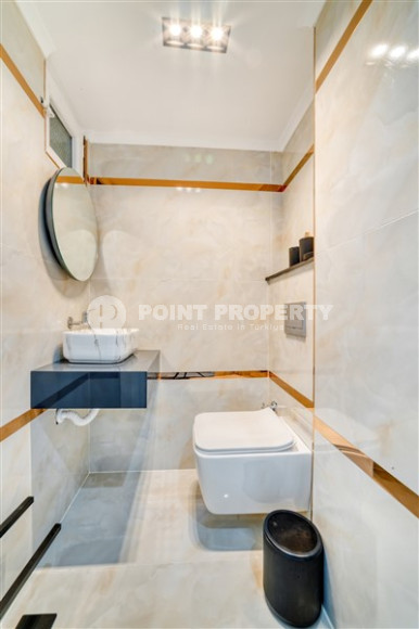 Стильная квартира 3+1 с дизайнерским ремонтом в 50 метрах от пляжа и набережной в популярном районе Махмутлар.-id-4126-фото-11