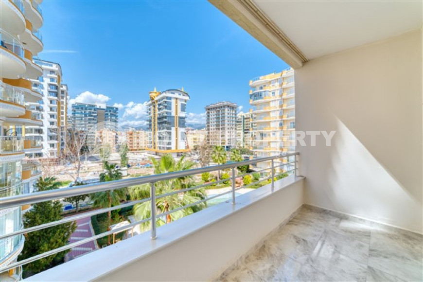 Стильная квартира 3+1 с дизайнерским ремонтом в 50 метрах от пляжа и набережной в популярном районе Махмутлар.-id-4126-фото-13