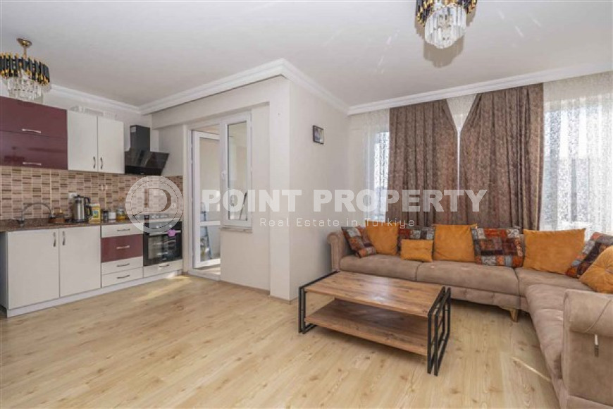Spacious three-bedroom apartment on the 7th floor in the center of Mahmutlar.-id-4130-photo-2