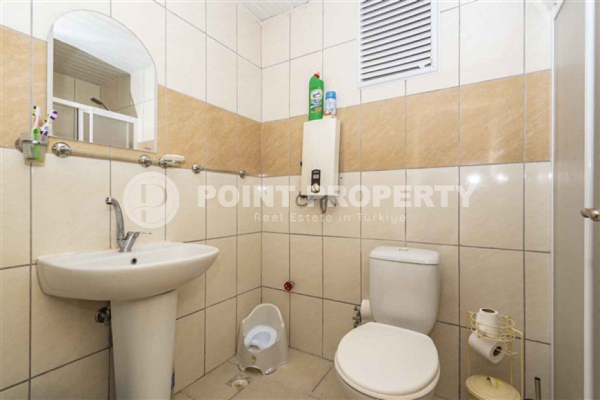 Spacious three-bedroom apartment on the 7th floor in the center of Mahmutlar.-id-4130-photo-8