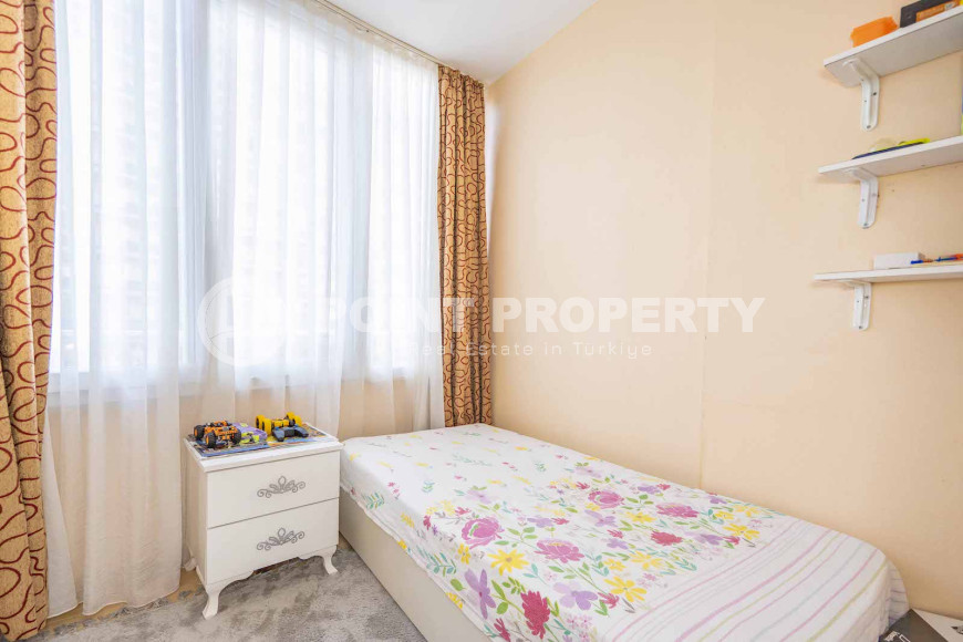 Apartment 4+1 on the 1st floor in a house built in 2008 in the center of the modern Mahmutlar district.-id-4131-photo-3