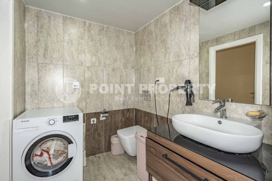 Apartment 4+1 on the 1st floor in a house built in 2008 in the center of the modern Mahmutlar district.-id-4131-photo-9