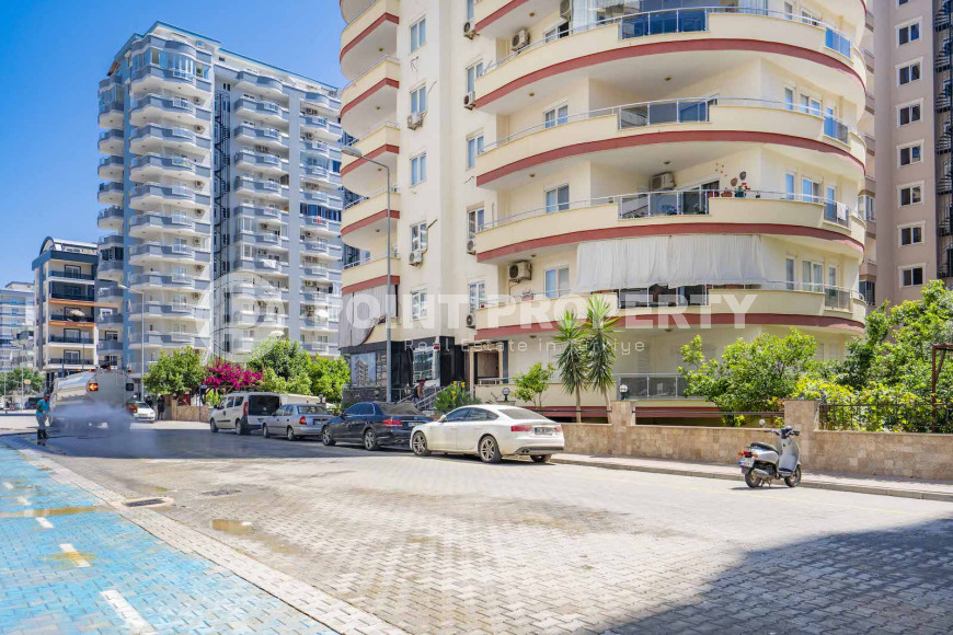 Apartment 4+1 on the 1st floor in a house built in 2008 in the center of the modern Mahmutlar district.-id-4131-photo-12