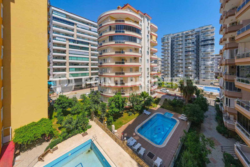 Apartment 4+1 on the 1st floor in a house built in 2008 in the center of the modern Mahmutlar district.-id-4131-photo-16