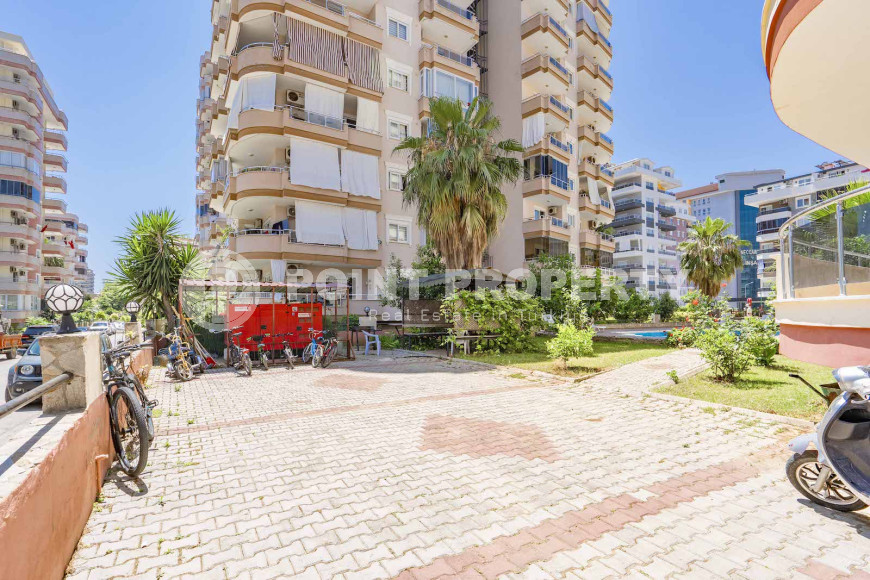 Apartment 4+1 on the 1st floor in a house built in 2008 in the center of the modern Mahmutlar district.-id-4131-photo-18