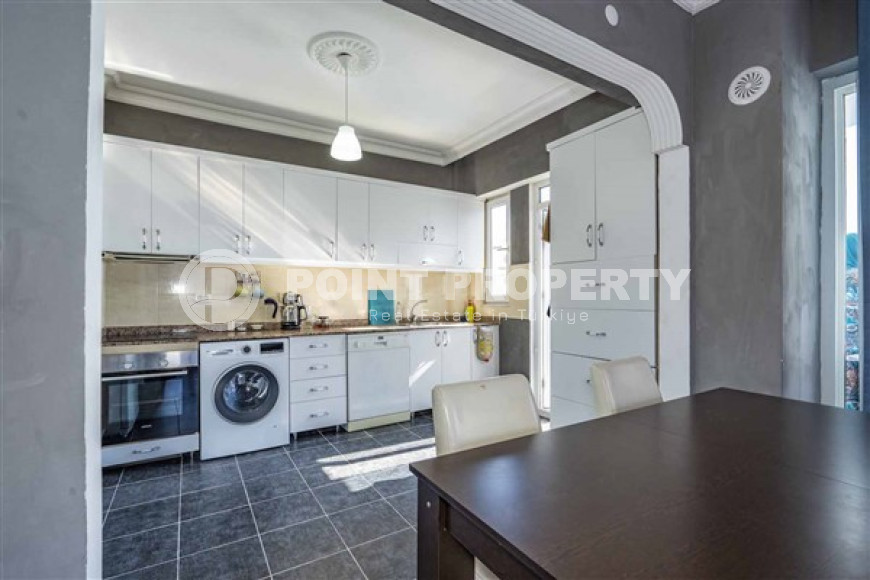 Comfortable 3+1 apartment with high-quality renovation and pleasant interior, 50 meters from the sea.-id-4132-photo-2