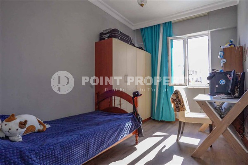 Comfortable 3+1 apartment with high-quality renovation and pleasant interior, 50 meters from the sea.-id-4132-photo-3