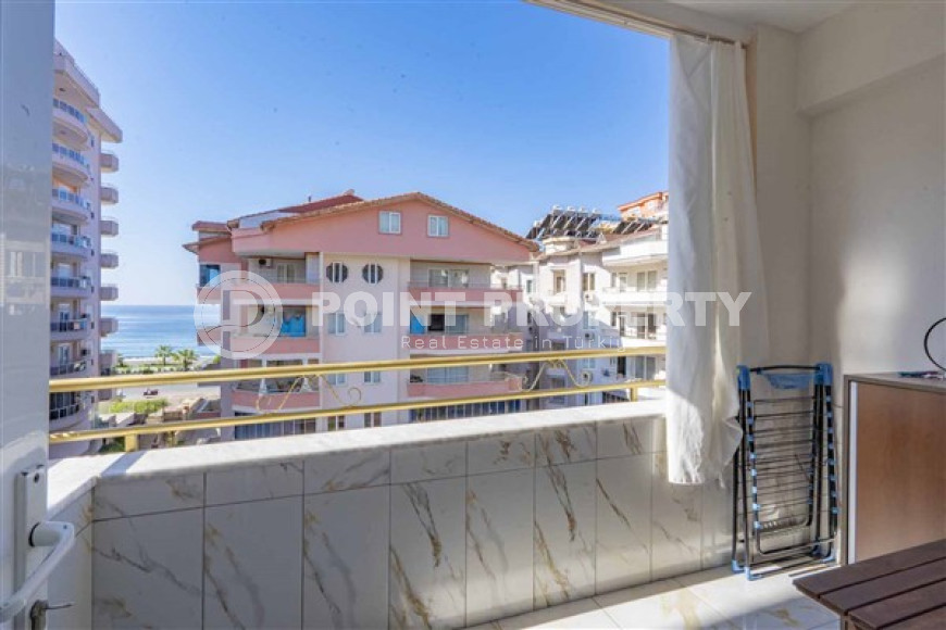 Comfortable 3+1 apartment with high-quality renovation and pleasant interior, 50 meters from the sea.-id-4132-photo-9