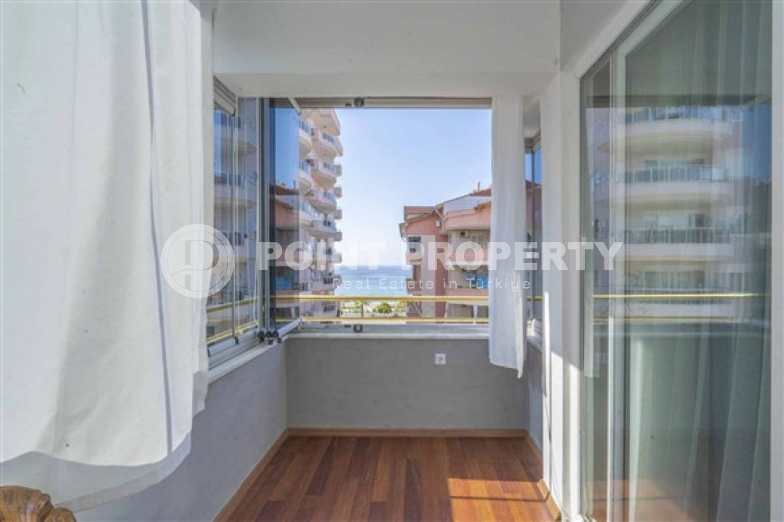Comfortable 3+1 apartment with high-quality renovation and pleasant interior, 50 meters from the sea.-id-4132-photo-10