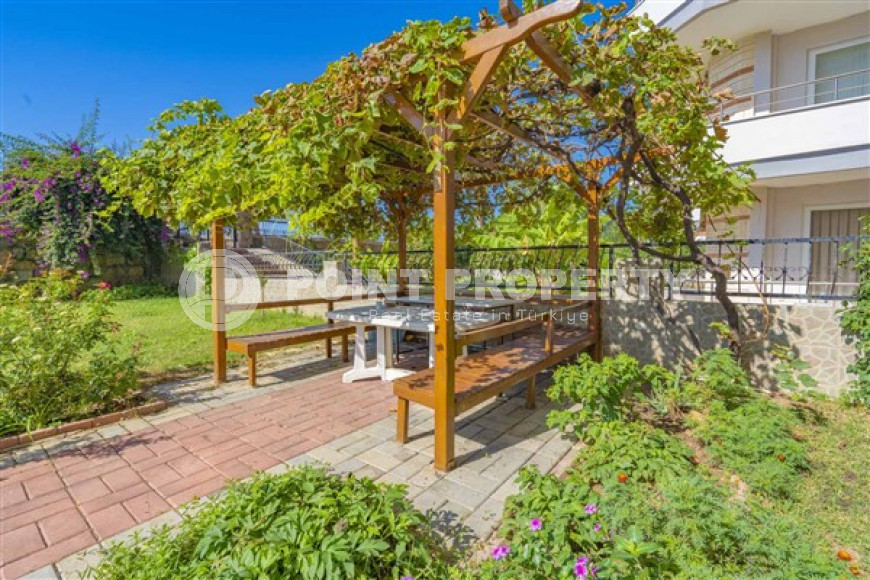 Comfortable 3+1 apartment with high-quality renovation and pleasant interior, 50 meters from the sea.-id-4132-photo-13