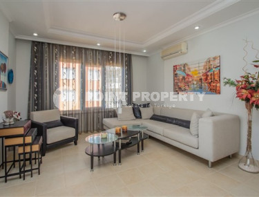 Пятикомнатная двухуровневая квартира с большой площадью 180 м2 в районе Тосмур-id-4138-фото-1