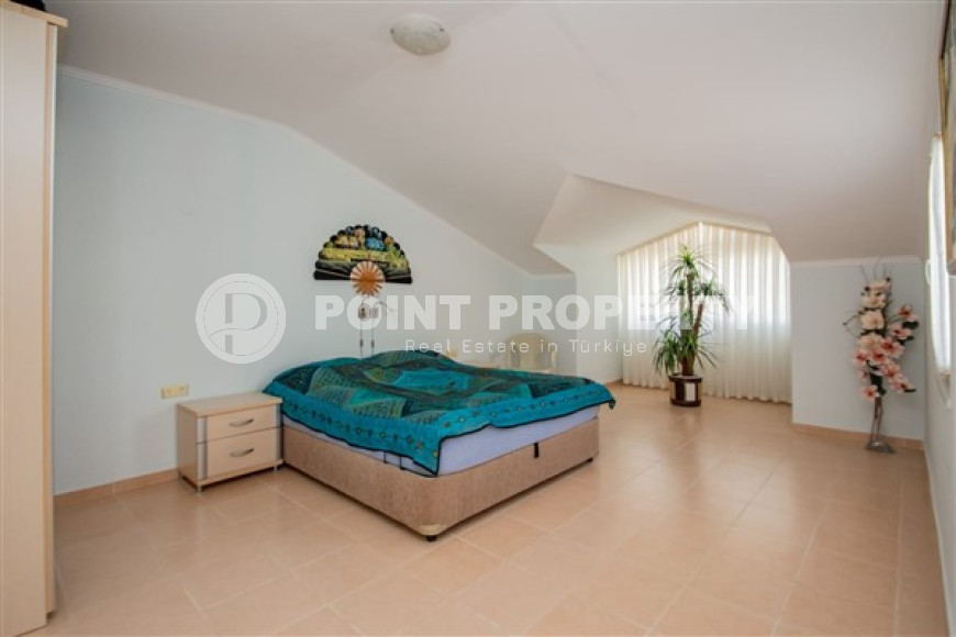 Пятикомнатная двухуровневая квартира с большой площадью 180 м2 в районе Тосмур-id-4138-фото-11