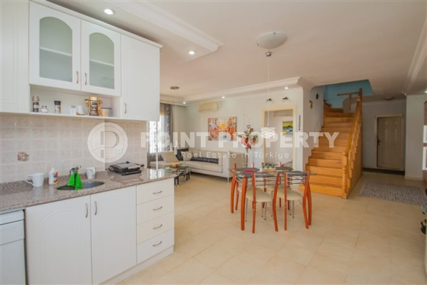 Пятикомнатная двухуровневая квартира с большой площадью 180 м2 в районе Тосмур-id-4138-фото-17