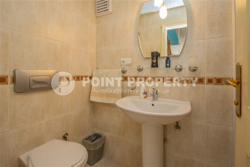 Пятикомнатная двухуровневая квартира с большой площадью 180 м2 в районе Тосмур-id-4138-фото-18