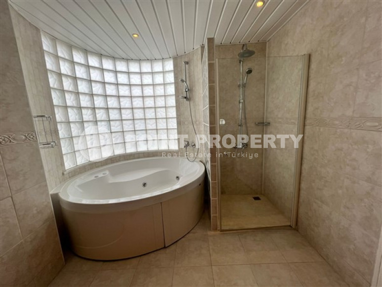 Современная квартира с дизайнерским ремонтом на 6-м этаже с видом на горы и море.-id-4139-фото-6