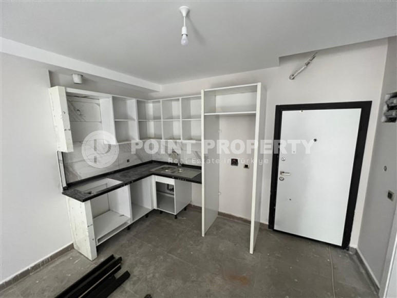 1+1 apartments with fine finishing in a house at the final stage of construction in the center of the popular Mahmutlar area.-id-4162-photo-2