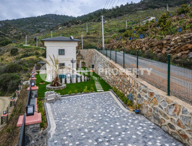 Duplex villa 3+1 with an area of 150 m2 in the picturesque area of Gazipaşa-id-4172-photo-2