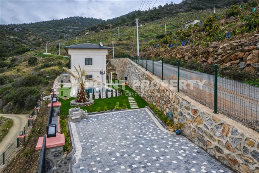 Duplex villa 3+1 with an area of 150 m2 in the picturesque area of Gazipaşa-id-4172-photo-2
