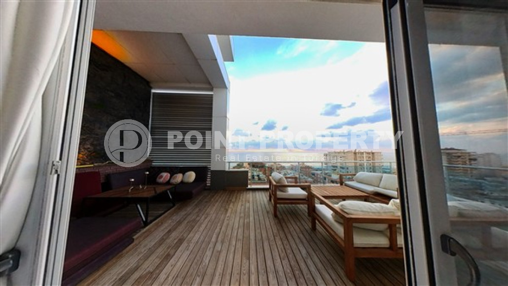 Роскошный триплекс с дизайнерским ремонтом на 9-и и 10-м этажах с мансардой с невероятными панорамными видами на море.-id-4183-фото-20