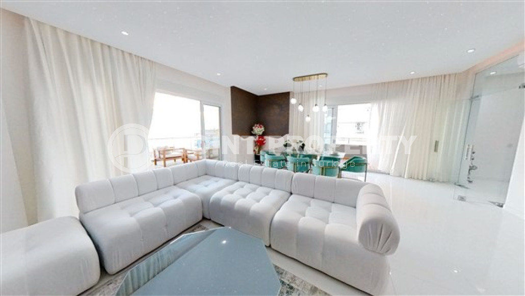 Роскошный триплекс с дизайнерским ремонтом на 9-и и 10-м этажах с мансардой с невероятными панорамными видами на море.-id-4183-фото-4