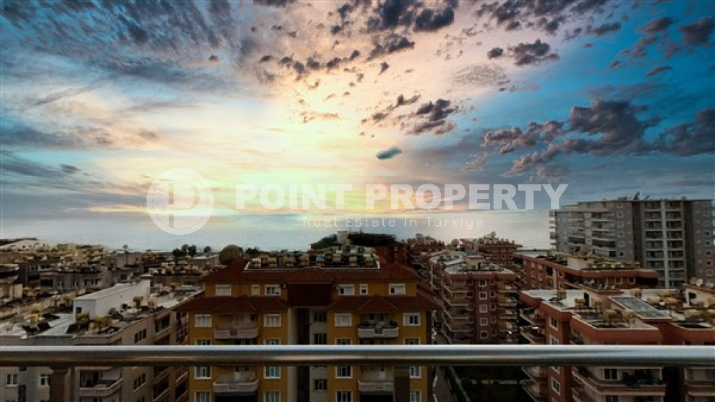 Роскошный триплекс с дизайнерским ремонтом на 9-и и 10-м этажах с мансардой с невероятными панорамными видами на море.-id-4183-фото-24