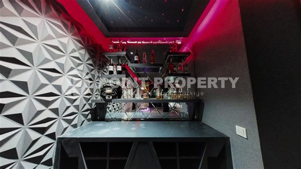 Роскошный триплекс с дизайнерским ремонтом на 9-и и 10-м этажах с мансардой с невероятными панорамными видами на море.-id-4183-фото-10