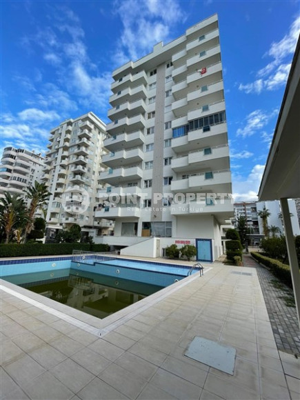 Comfortable three-room apartment 110 m2 with two balconies, Mahmutlar district-id-4186-photo-2