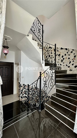 Очаровательная триплексная вилла с площадью 180 м2 и тремя ванными комнатами в районе Демирташ-id-4188-фото-10