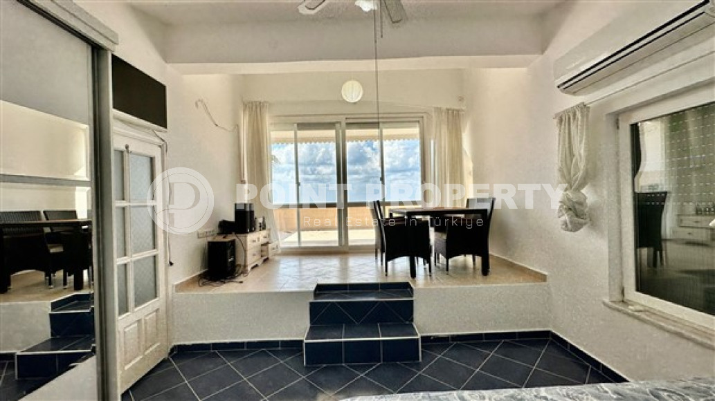 Очаровательная триплексная вилла с площадью 180 м2 и тремя ванными комнатами в районе Демирташ-id-4188-фото-3